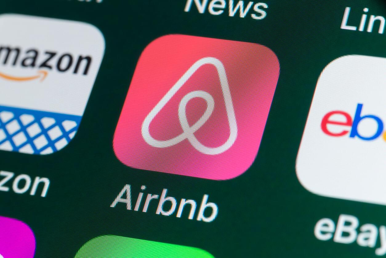 Ανακαίνιση Airbnb με λειτουργική διαρρύθμιση και ανθεκτικά υλικά